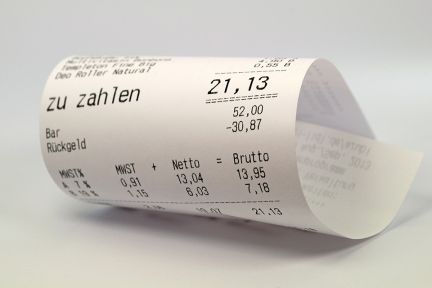 Foto: Bezahlen an der Supermarktkasse